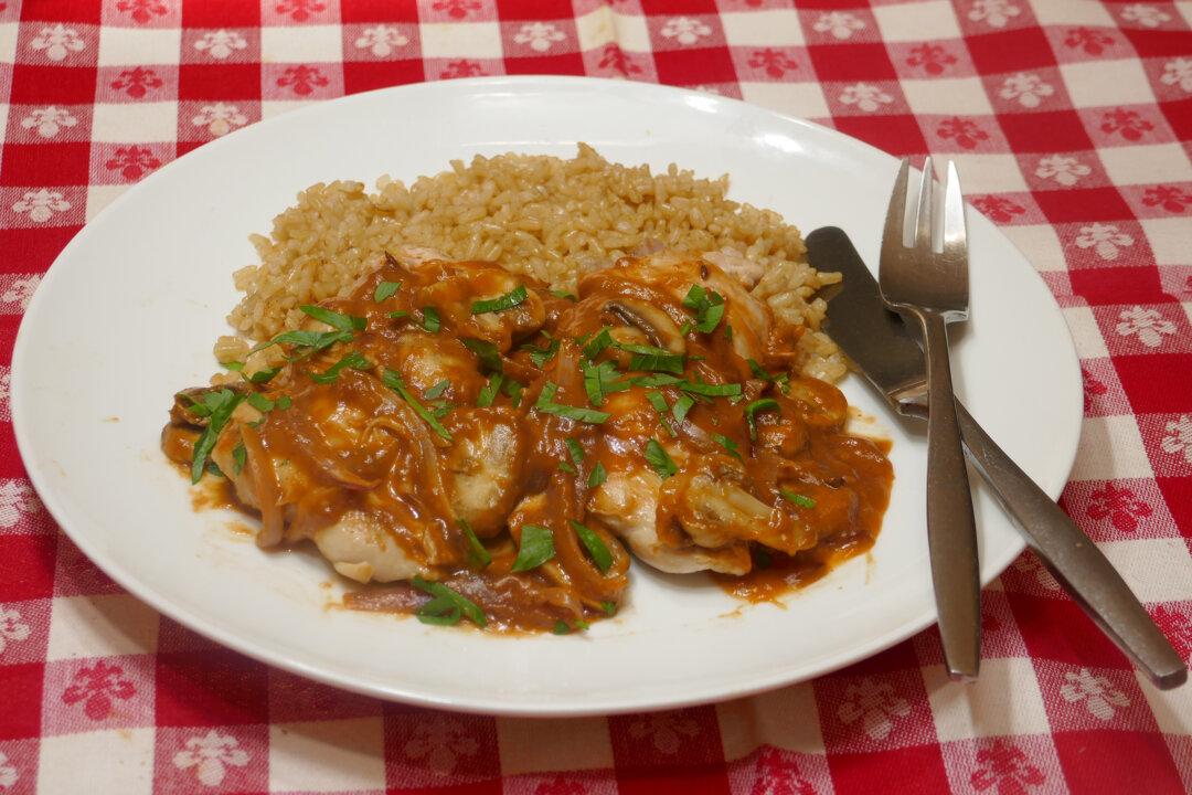 Chicken Chasseur (Chicken With Mushrooms and Wine)