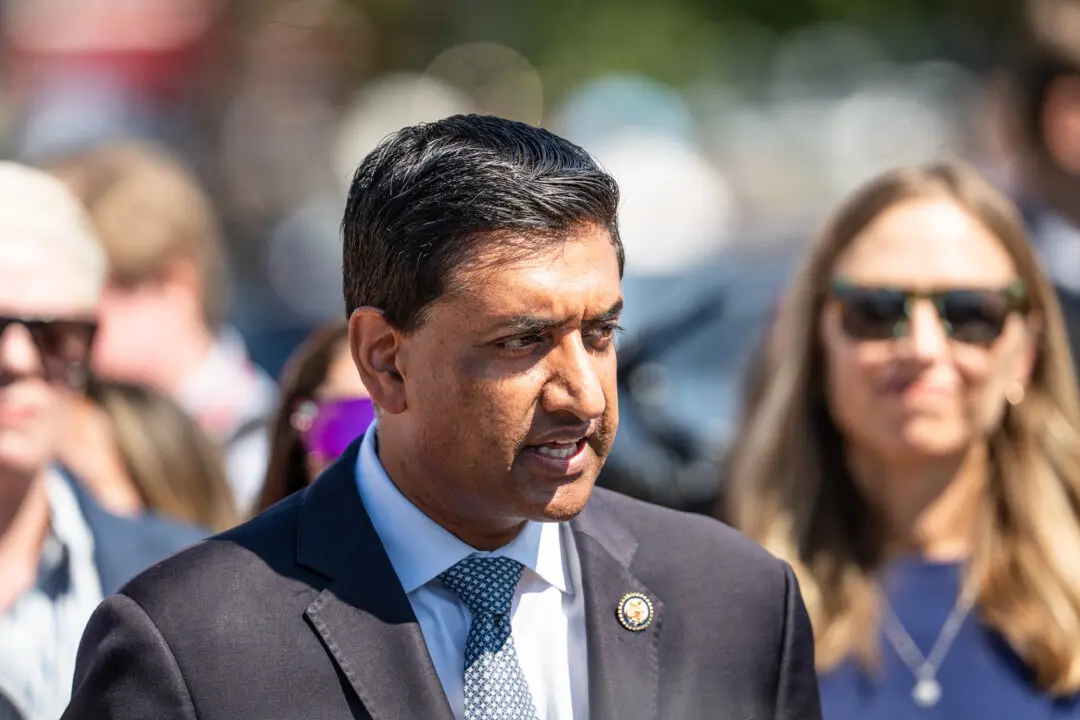 Khanna to Replace Krishnamoorthi as Top Democrat on Influential China Committee