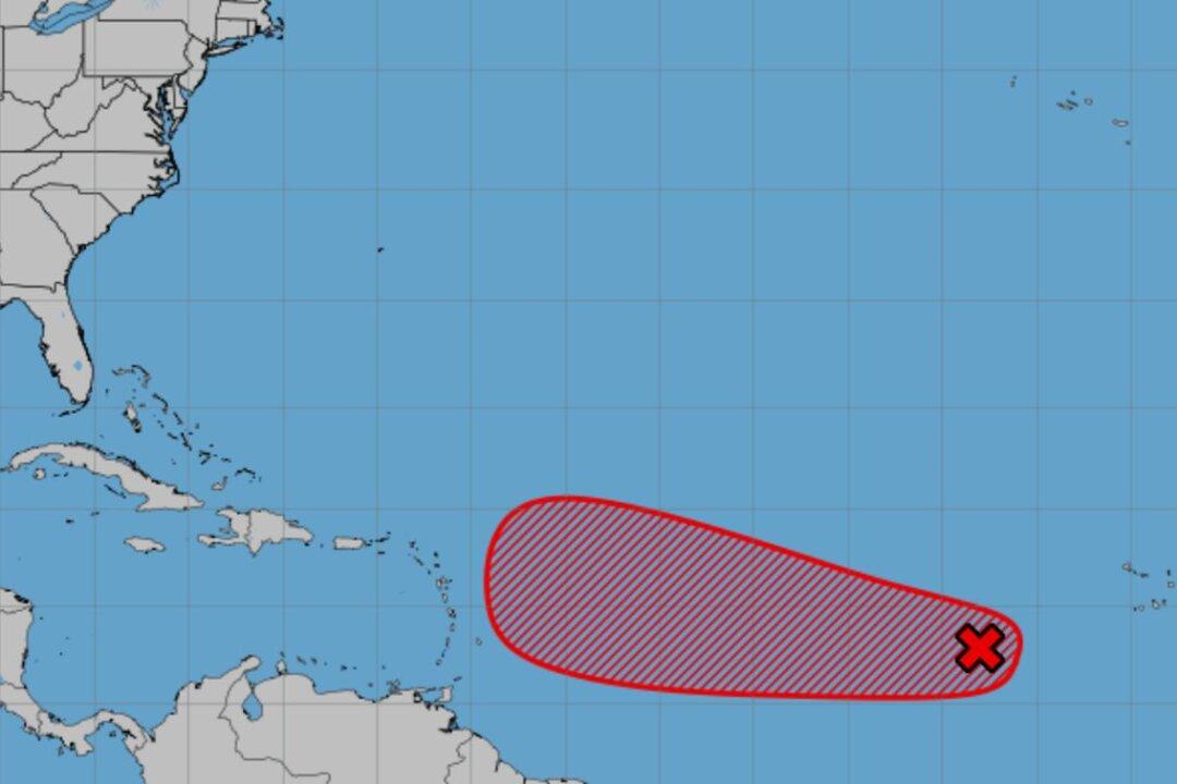 US Hurricane Center Raises Chances Tropical Depression Could Form in Atlantic