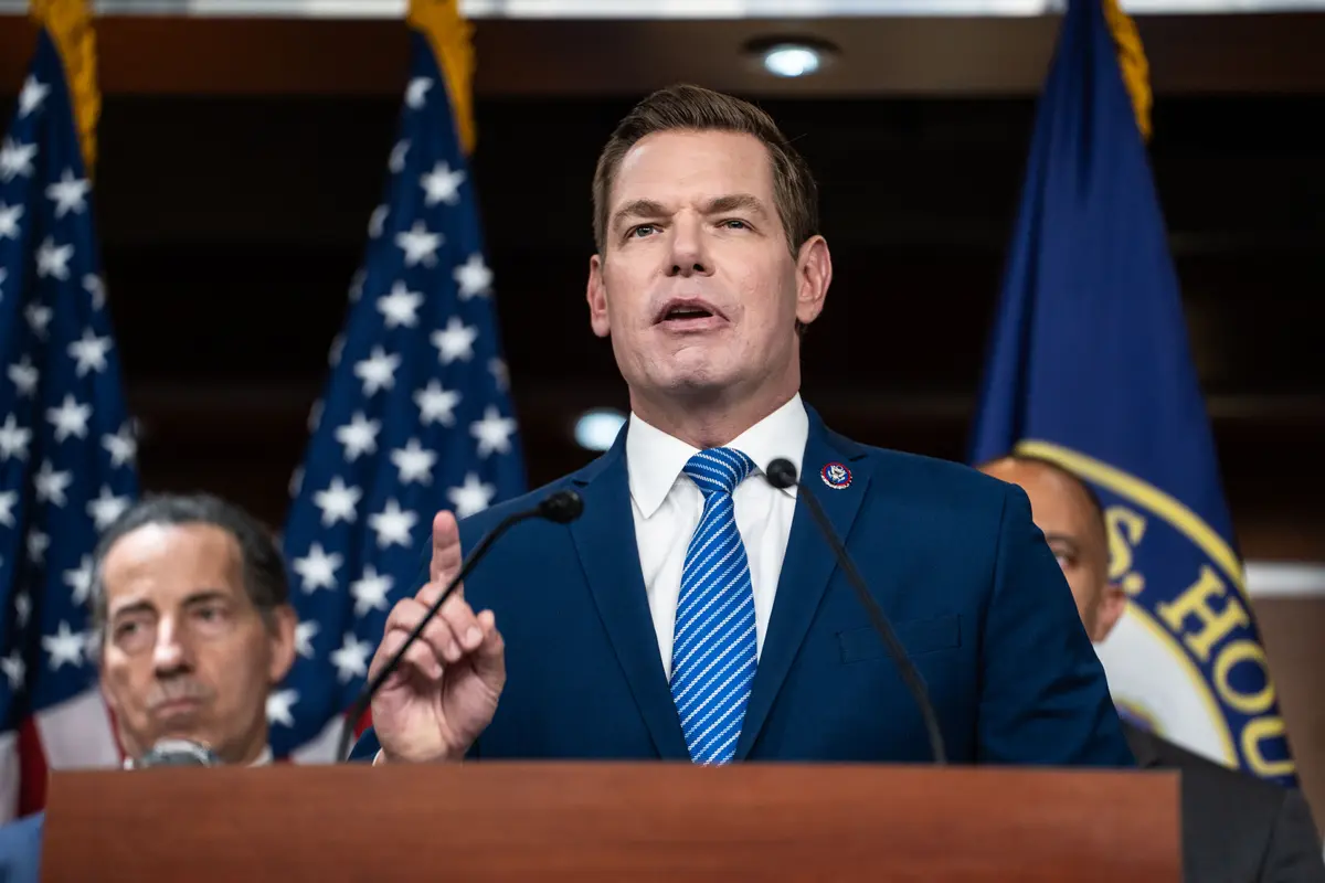 Eric Swalwell Announces Run for California Governor on ‘Jimmy Kimmel Live’ thumbnail