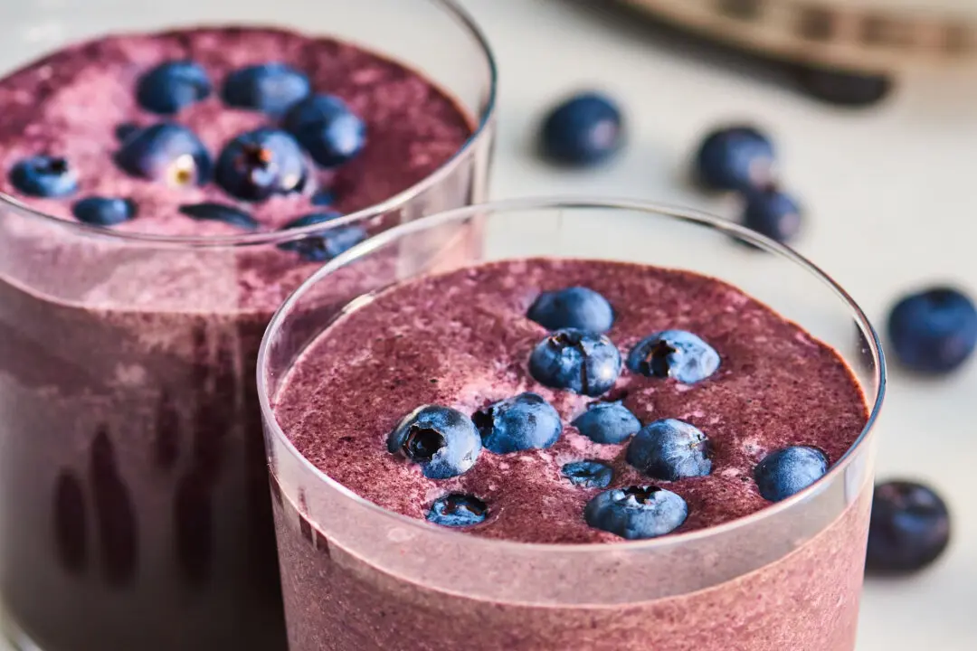 This Ingredient Makes Smoothies Ridiculously Creamy
