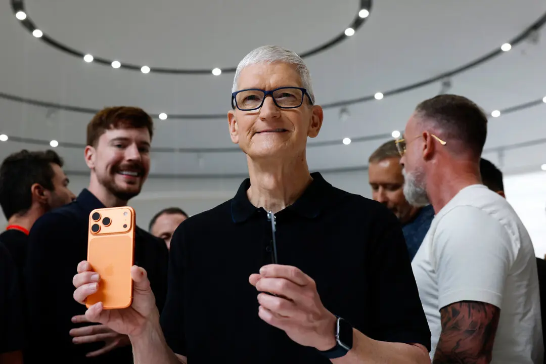 Apple CEO Praises Australian PM for Under-16 Social Media Ban