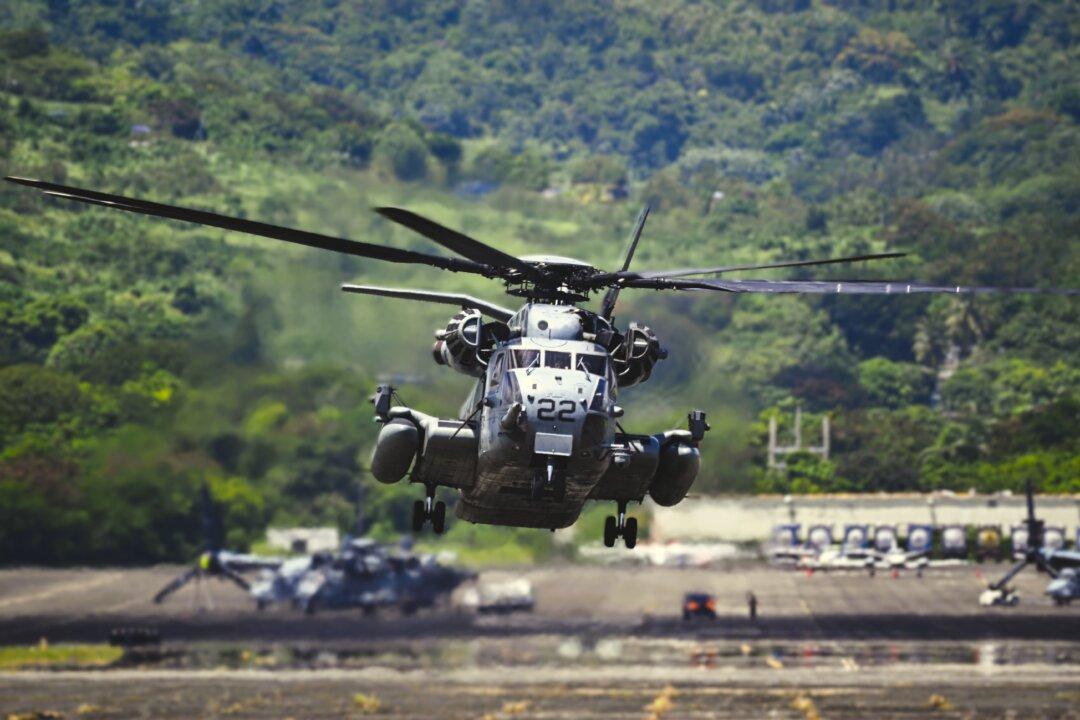 Day in Photos: US Military Exercises, Gold Mine Collapse in Colombia, Filibuster in Missouri Senate