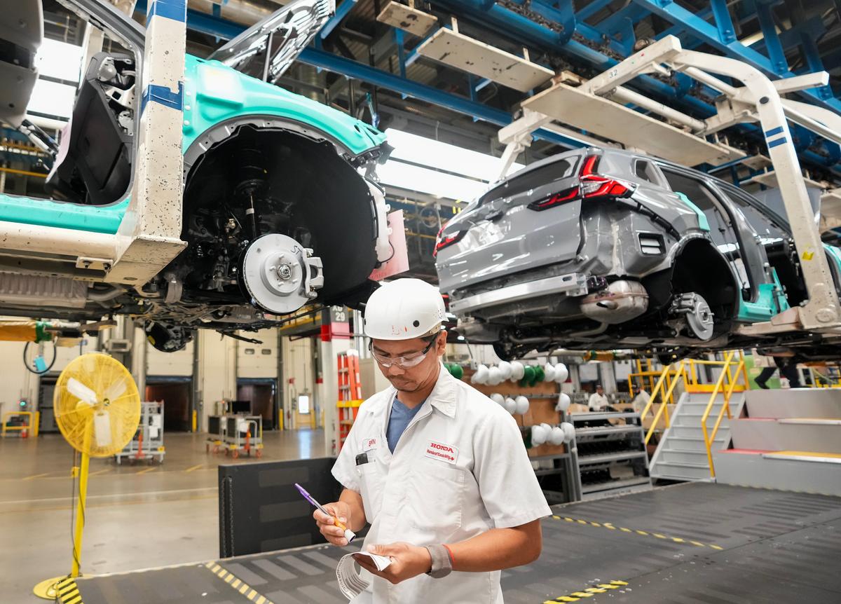 Federal Polling Finds Canadians Remain Uncertain About EVs’ Reliability, Affordability
