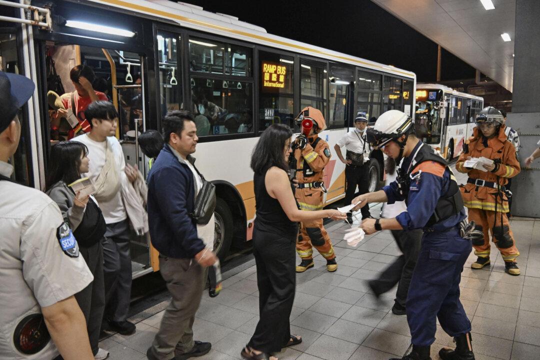 United Airlines Flight Makes Emergency Landing in Japan, 2 Injured