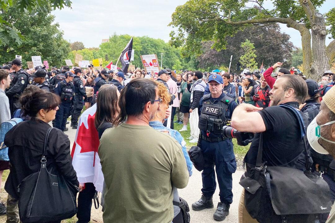 Toronto Police Arrest 10 People During Competing Rallies on Immigration