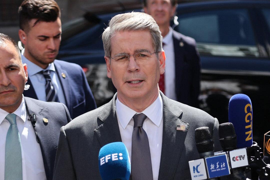 Trump–Xi Meeting Back on Track, Trade War De-escalating: Bessent