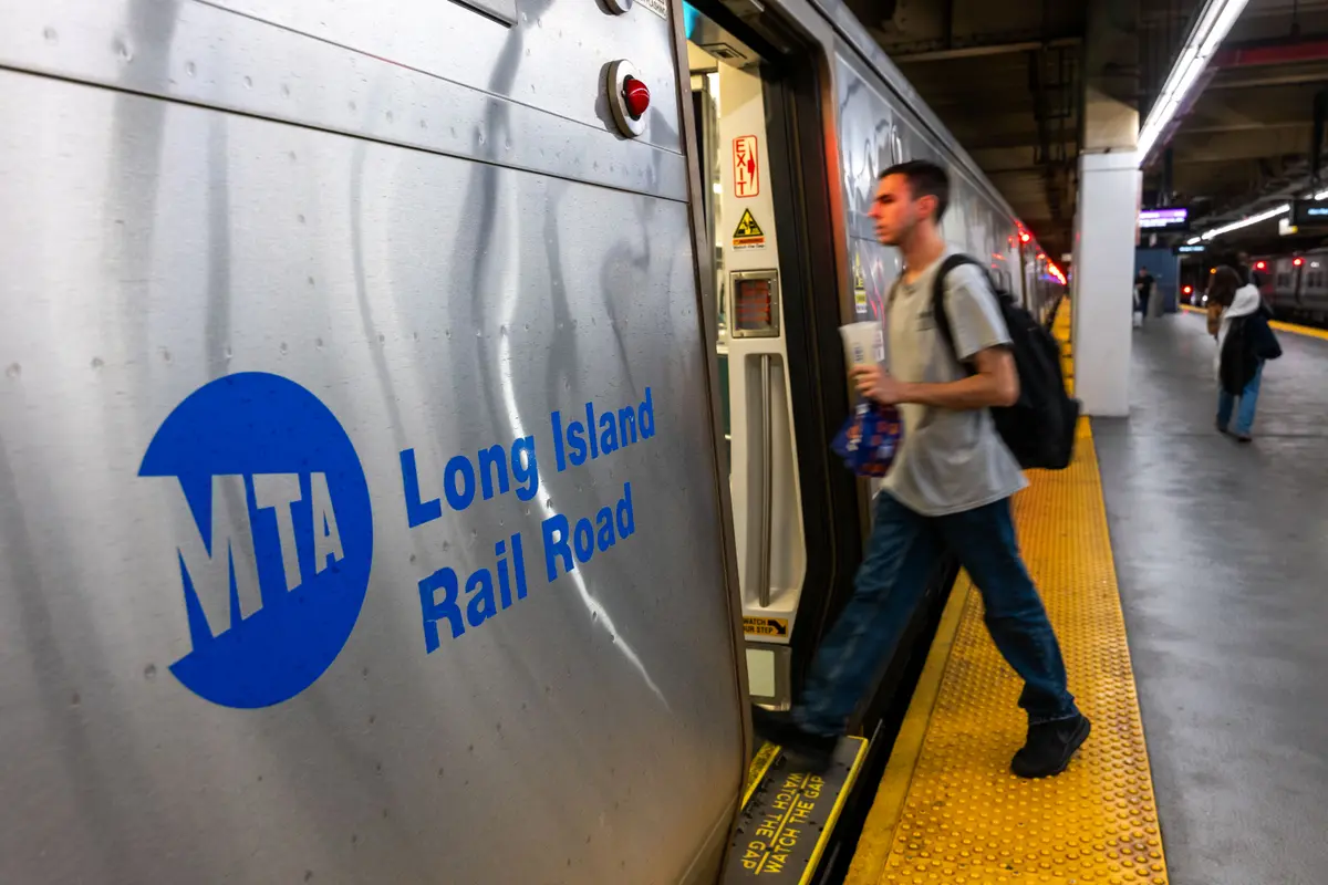 Trump to Appoint New Board for Mediations in New York Rail Labor Dispute thumbnail