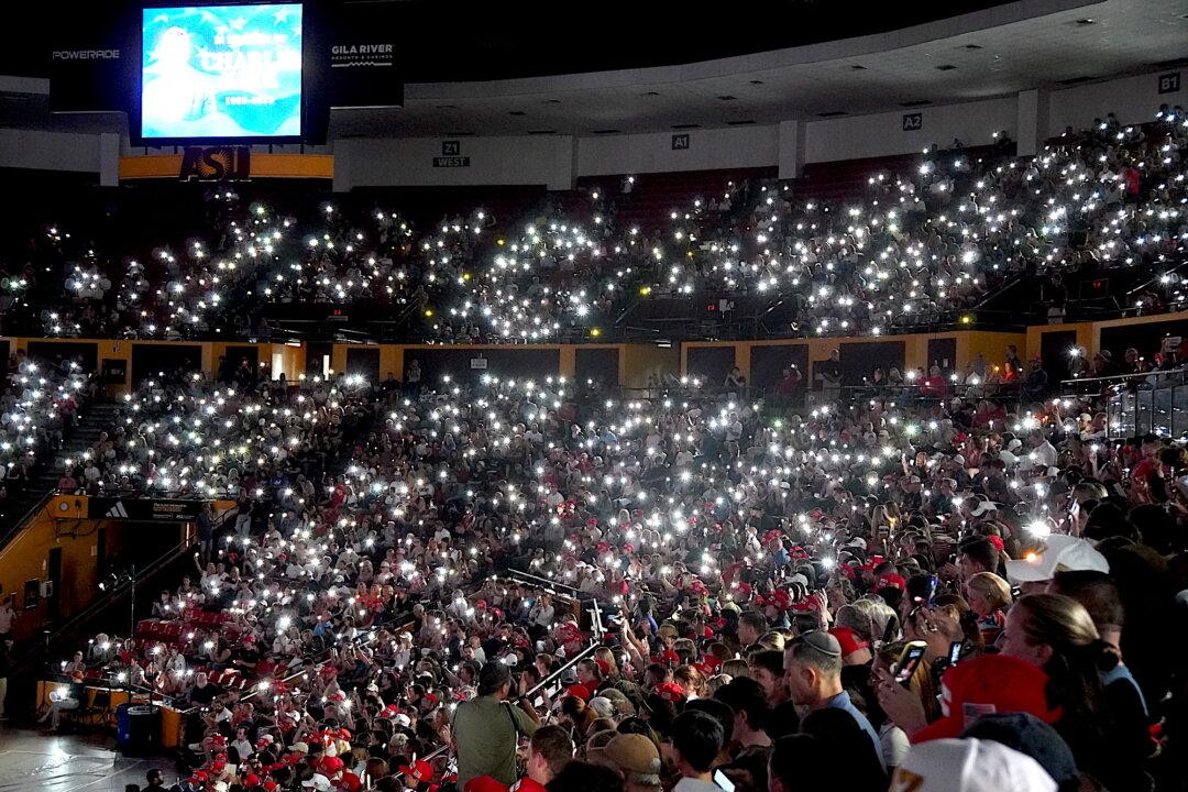 Thousands of Mourners Pay Tribute to Charlie Kirk at Arizona Vigil
