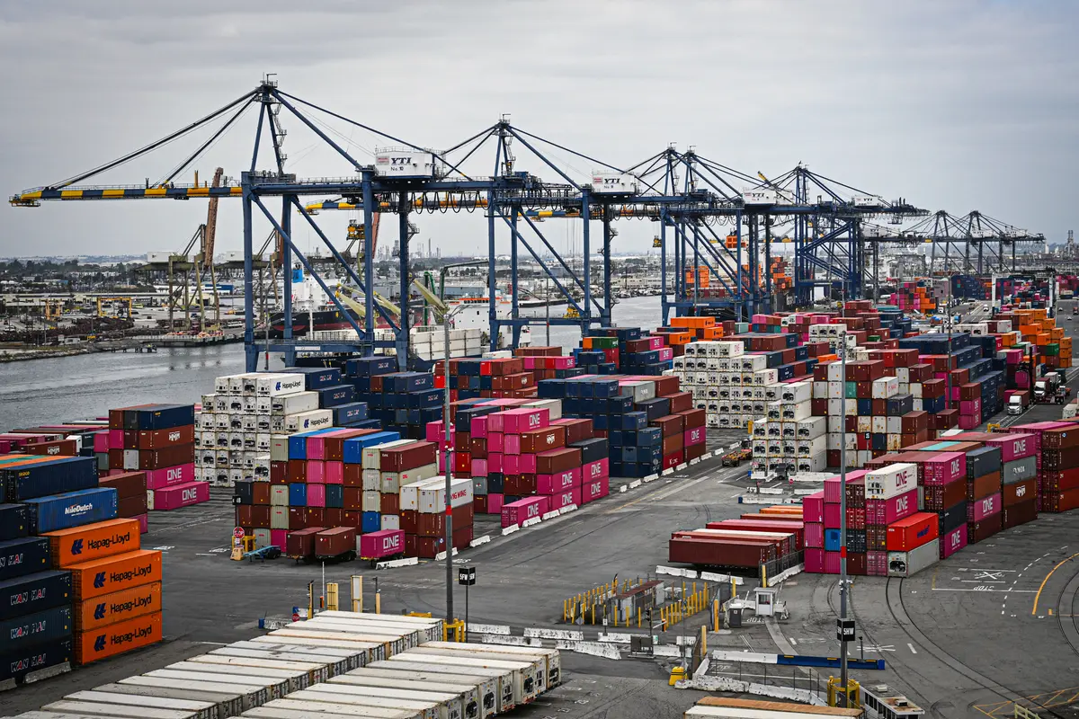 Imports Drop Sharply in August, Narrowing US Trade Deficit thumbnail