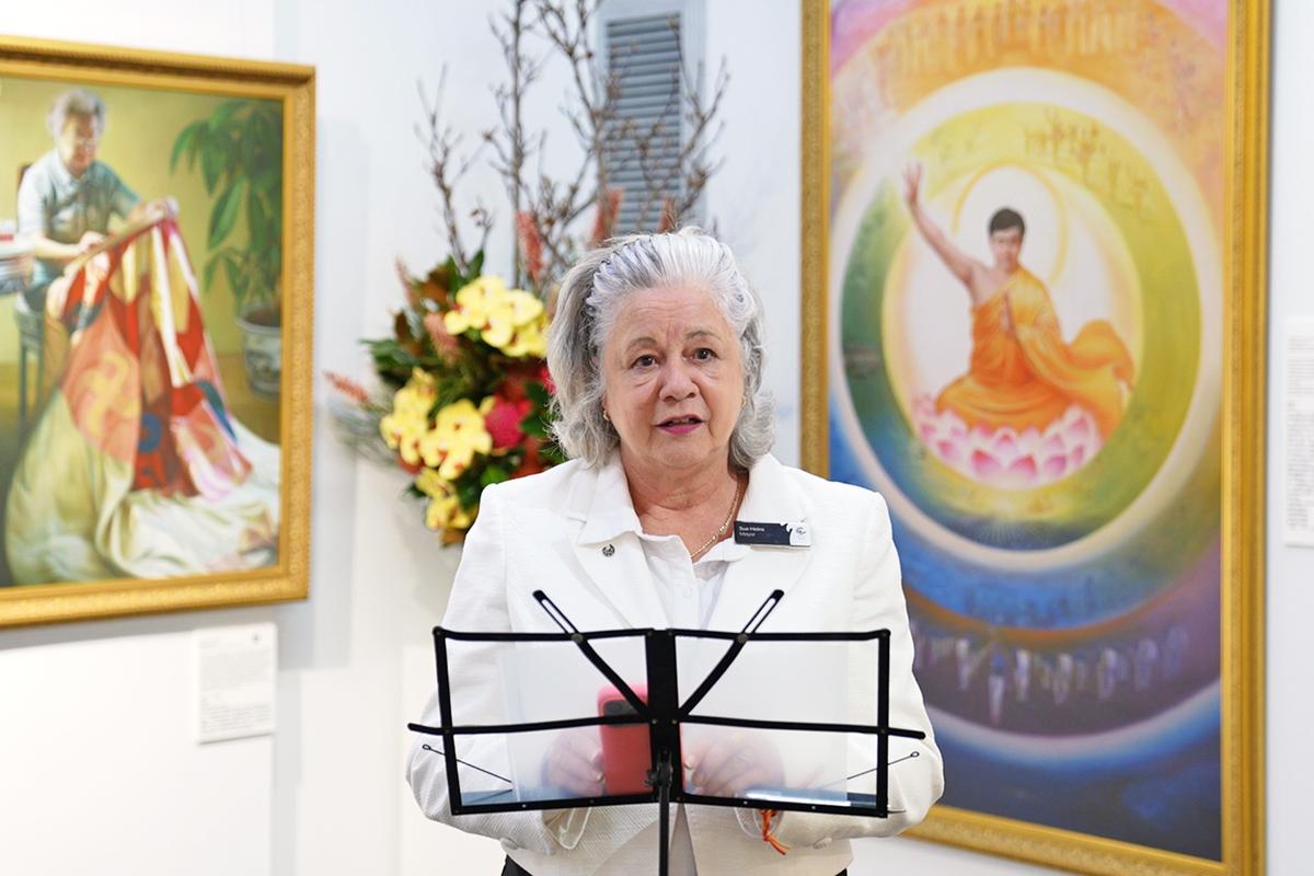 Sue Heins, mayor of Northern Beaches in Sydney, speaking at the opening ceremony of the "Truthfulness, Compassion, Forbearance Art Exhibition" in Sydney, Australia on Sept. 23, 2025. (Wang Nan/The Epoch Times)