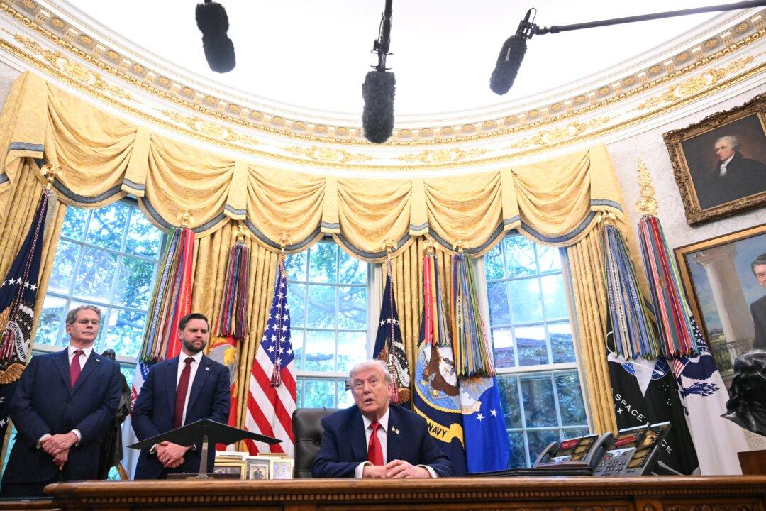 Trump Signs Deal to Put TikTok Under US Ownership