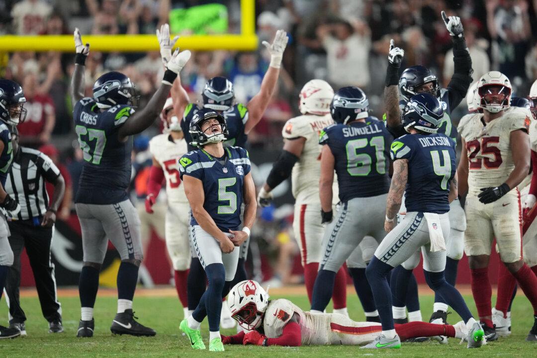 Seahawks Kicker’s Golf Game Helps in Victory Over Cardinals