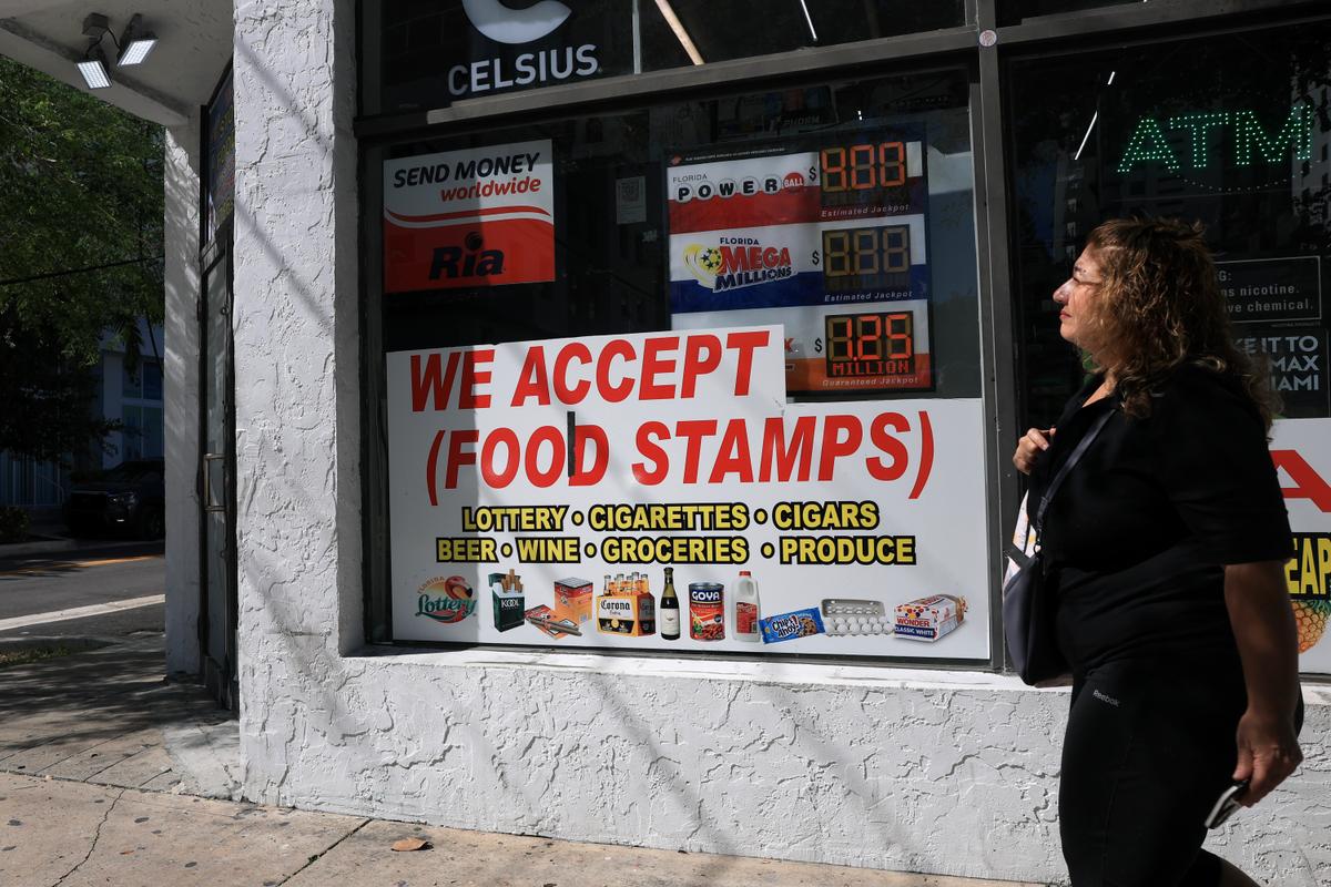 Trump Admin Must Fully Fund Food Stamps for November: Judge thumbnail