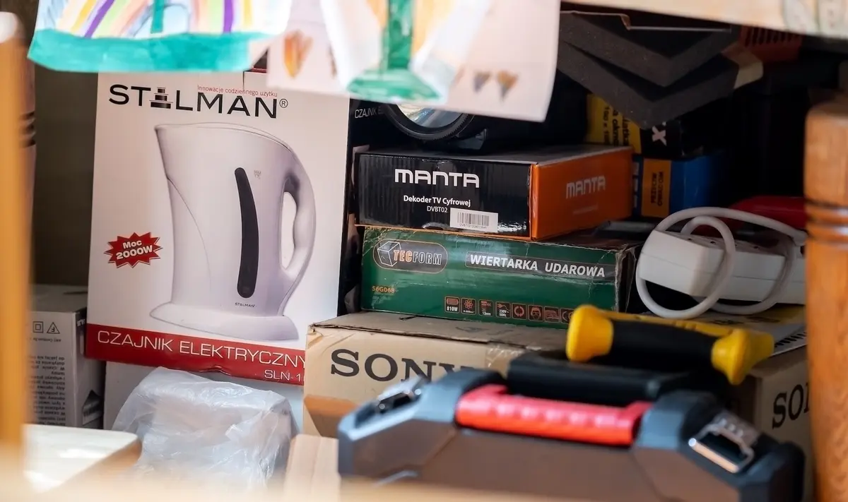 8 Ways to Stop Wasting Money thumbnail