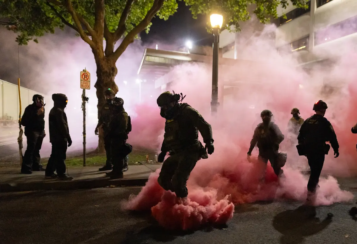 Federal Government Moves to Dismiss Appeal Over Oregon Troop Deployment thumbnail