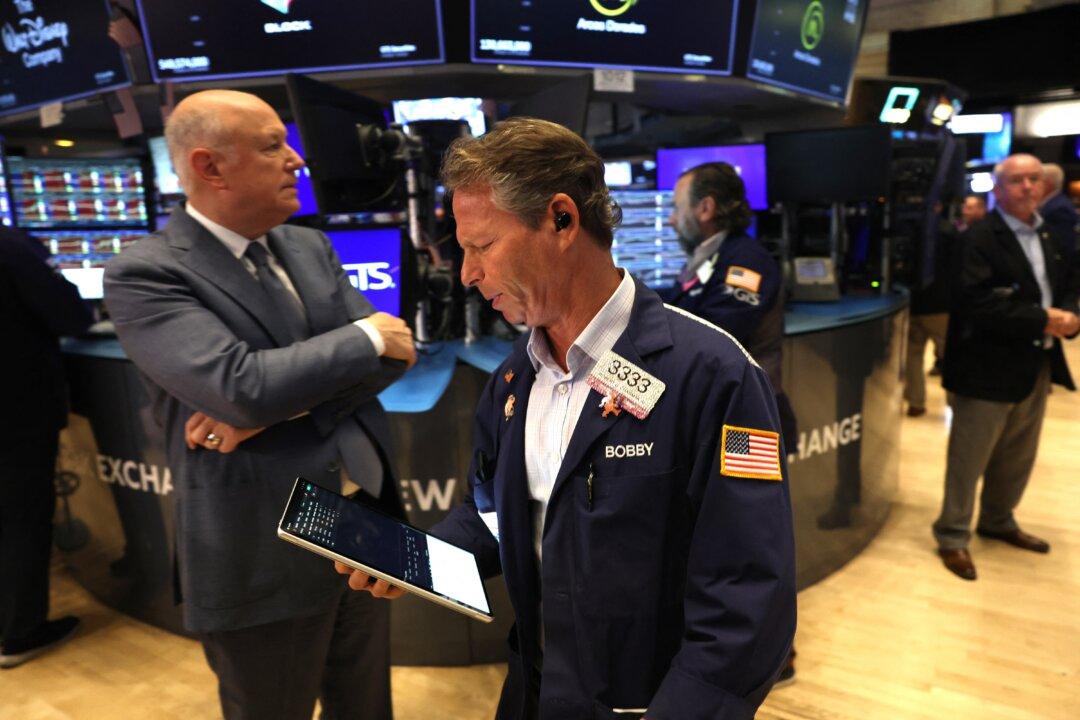 Wall Street Review: Stocks Sell Off Amid Renewed US–China Trade Tensions