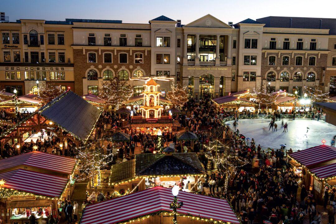 5 Best Places to Catch the Holiday Magic in America