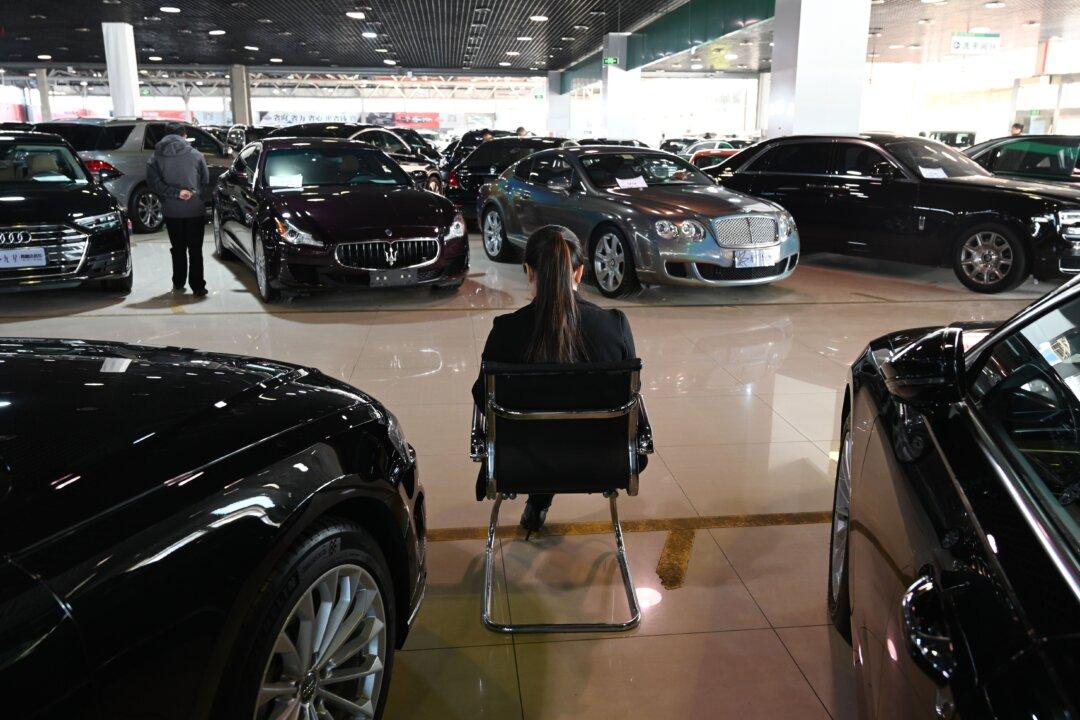 Beijing, It Seems, Hopes That Used Car Salespeople Can Save China’s Economy