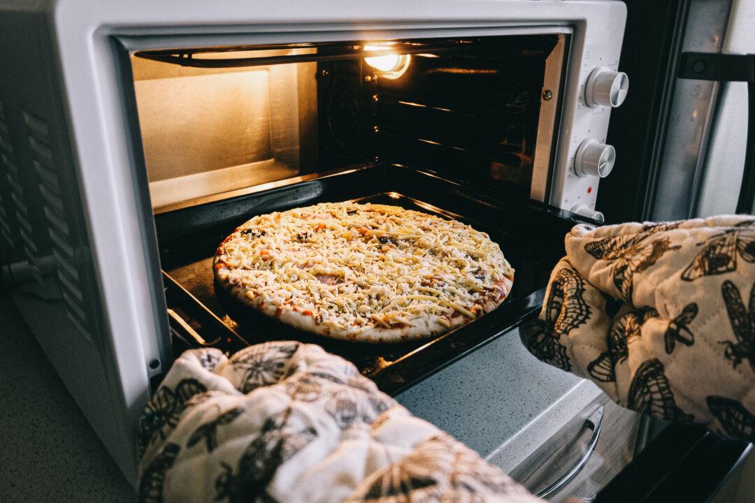 Environmental Nutrition: Take and Bake Pizza