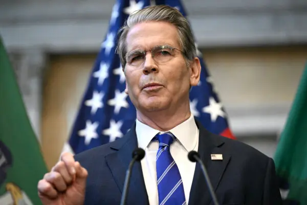 Bessent Urges IMF, World Bank to Take Tougher Stance on China as Trade War Escalates