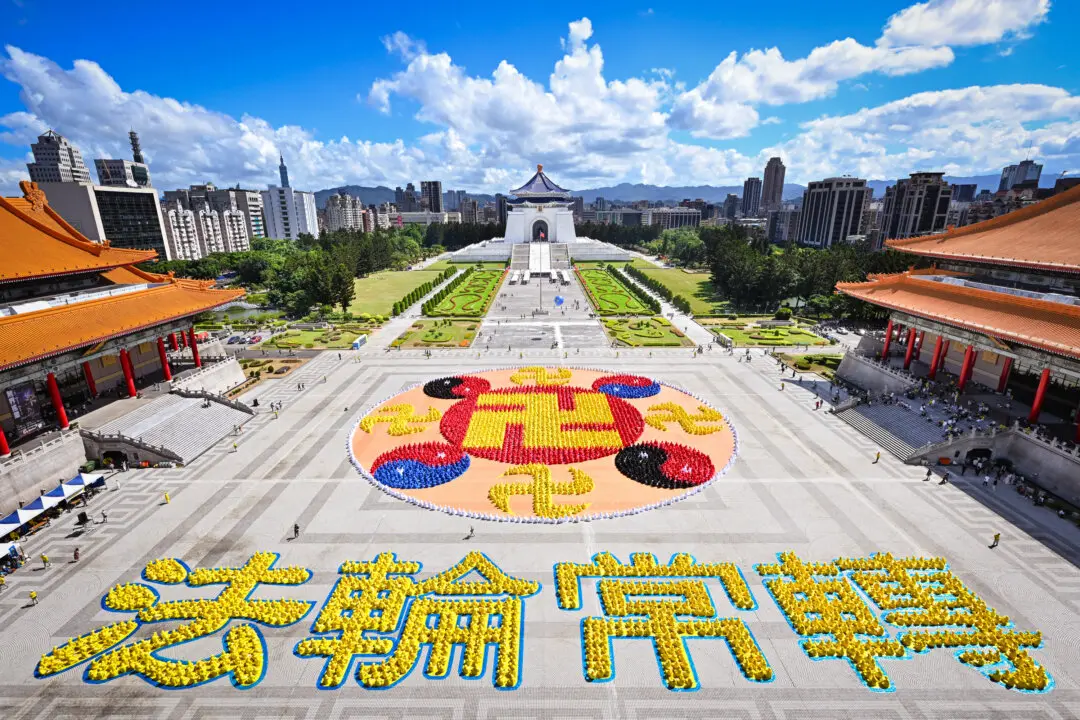 5,000 Falun Gong Practitioners Gather for Grand Formation in Taiwan