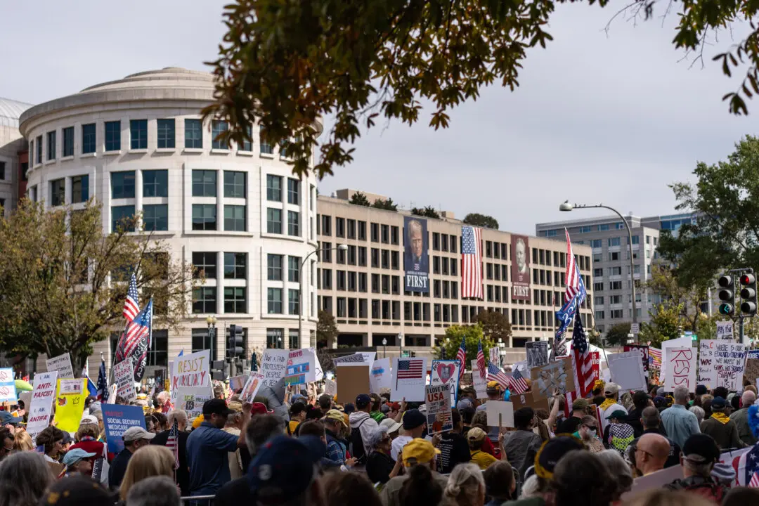 ‘No Kings’ Protests Held Across US as GOP Denounces Rallies as ’Hate America’