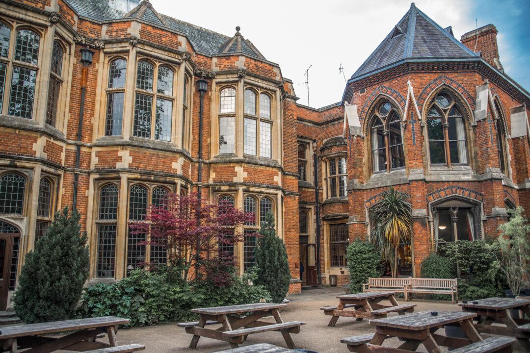 Oxford Union President-Elect Who Celebrated Charlie Kirk Shooting Ousted