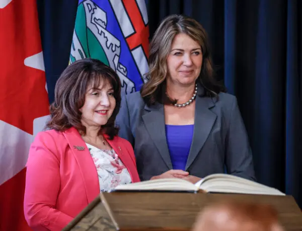 Public, Private Parallel System for Surgeries Coming to Alberta, Premier Confirms