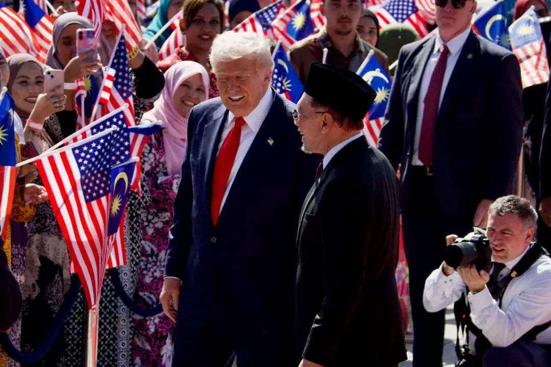 Trump Arrives in Malaysia in 1st Stop of Multi-City Asia Visit