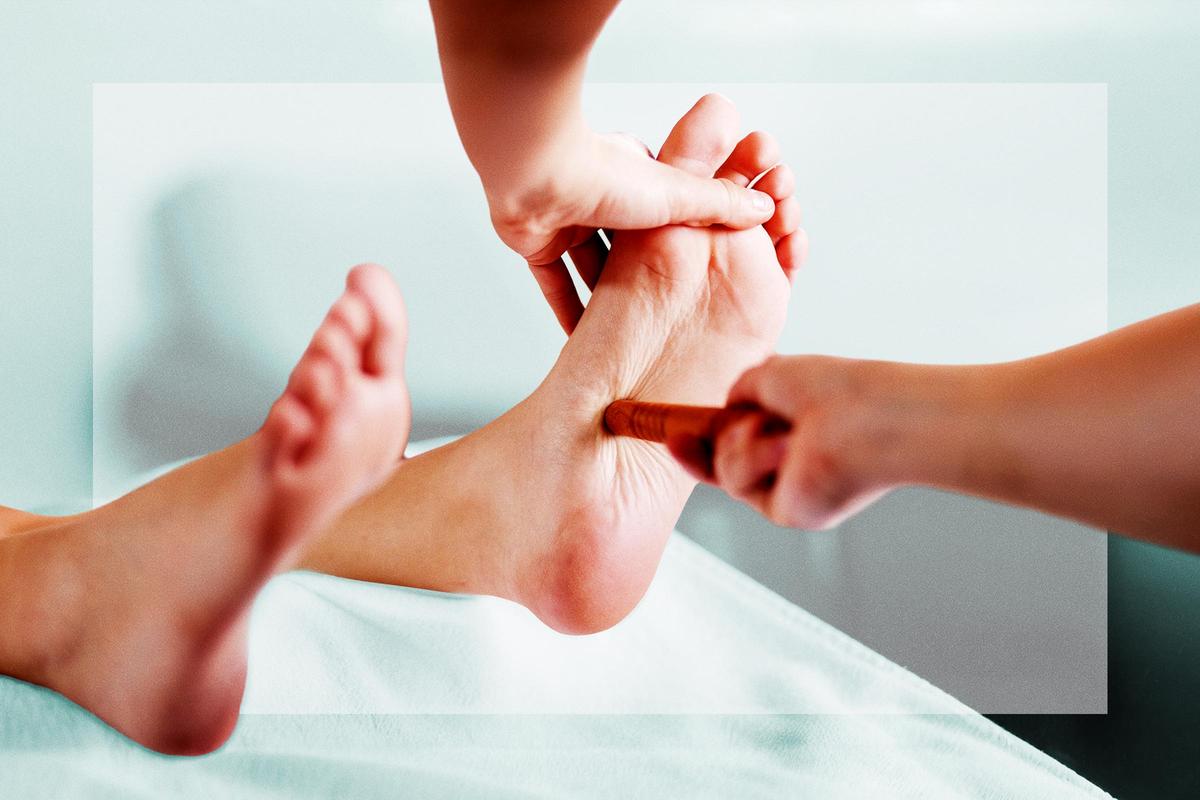 How Foot Massage Can Help Reduce Pain and Alleviate Symptoms thumbnail