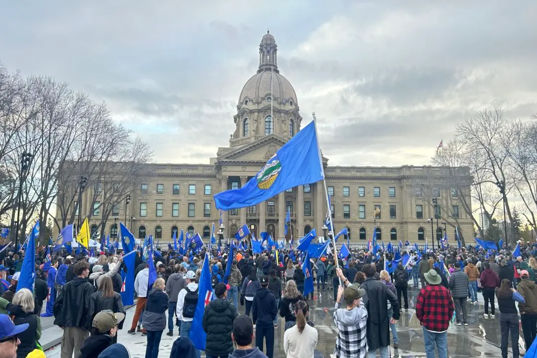 Thousands Gather in Edmonton in Support of Referendum for an Independent Alberta