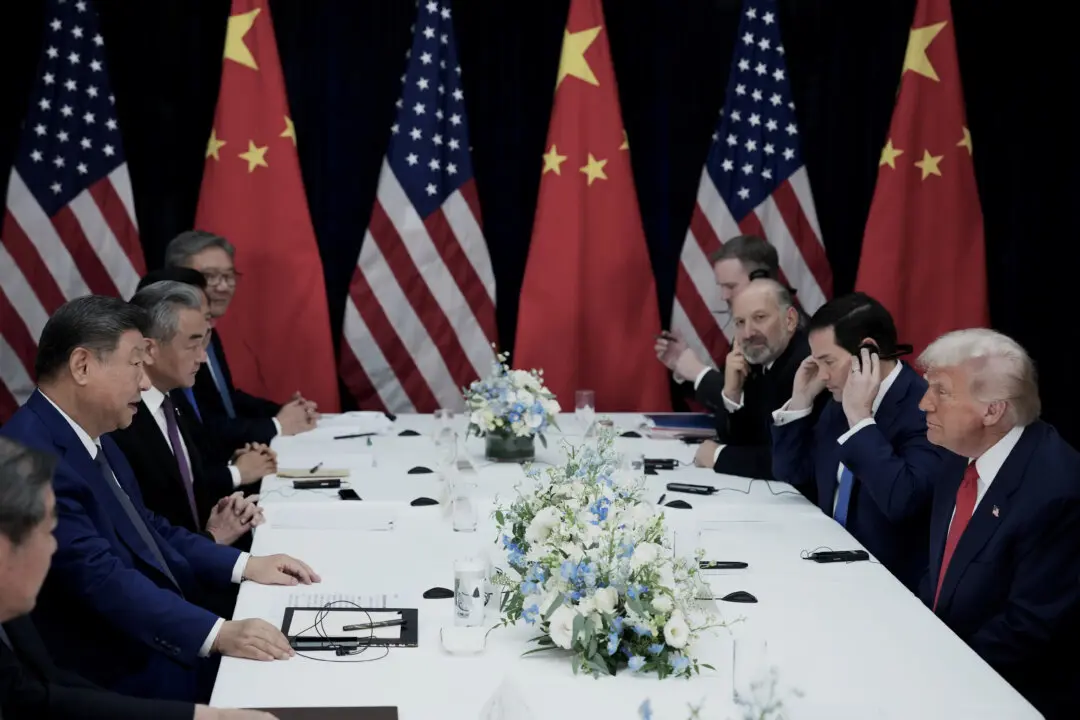 Trump Meets With China’s Xi in South Korea