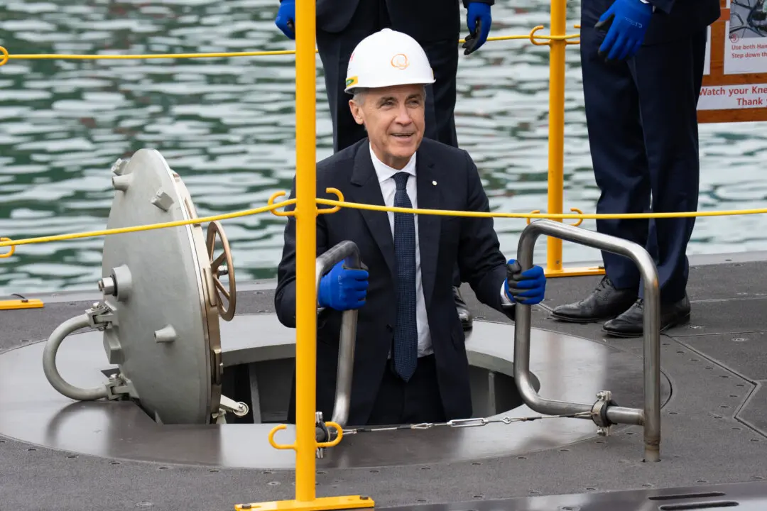 Carney Tours Korean Shipyard That’s Vying to Build Canada’s Next Submarine Fleet