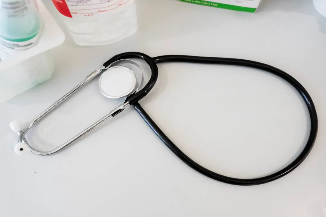 Quebec Order of Physicians Urges Government to Suspend Controversial Doctor-Pay Law