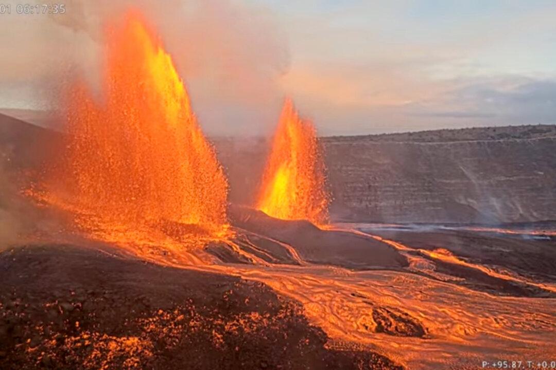 LIVE NOW: Kīlauea Volcano in Hawaii Erupts Again