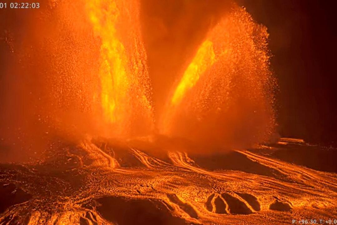 LIVE NOW: Kīlauea Volcano in Hawaii Erupts
