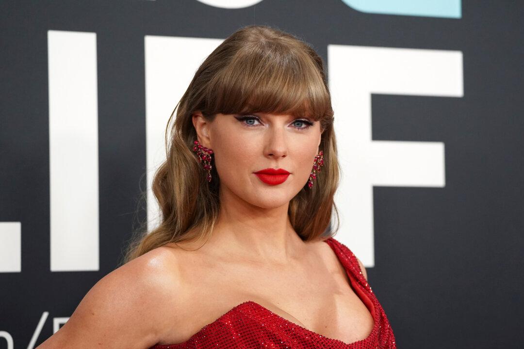 Taylor Swift Files Trademarks for Voice, Likeness in Bid to Prevent AI Deepfakes