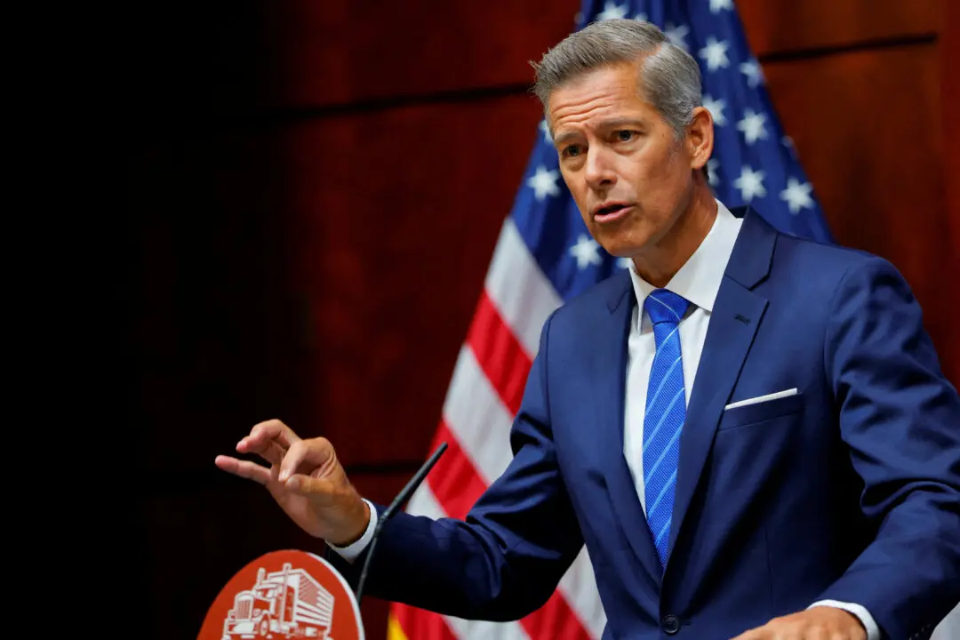 Transportation Secretary Holds Press Conference on Shutdown Impact at LaGuardia Airport