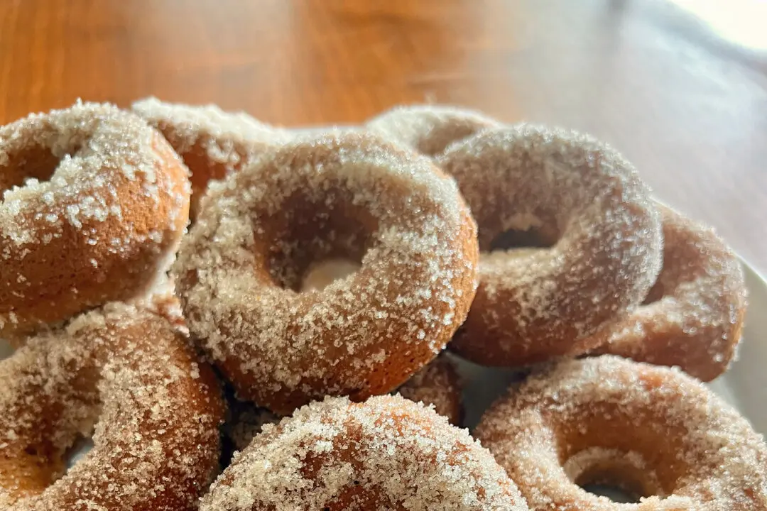 Baked Apple Cider Doughnuts Warm the Soul