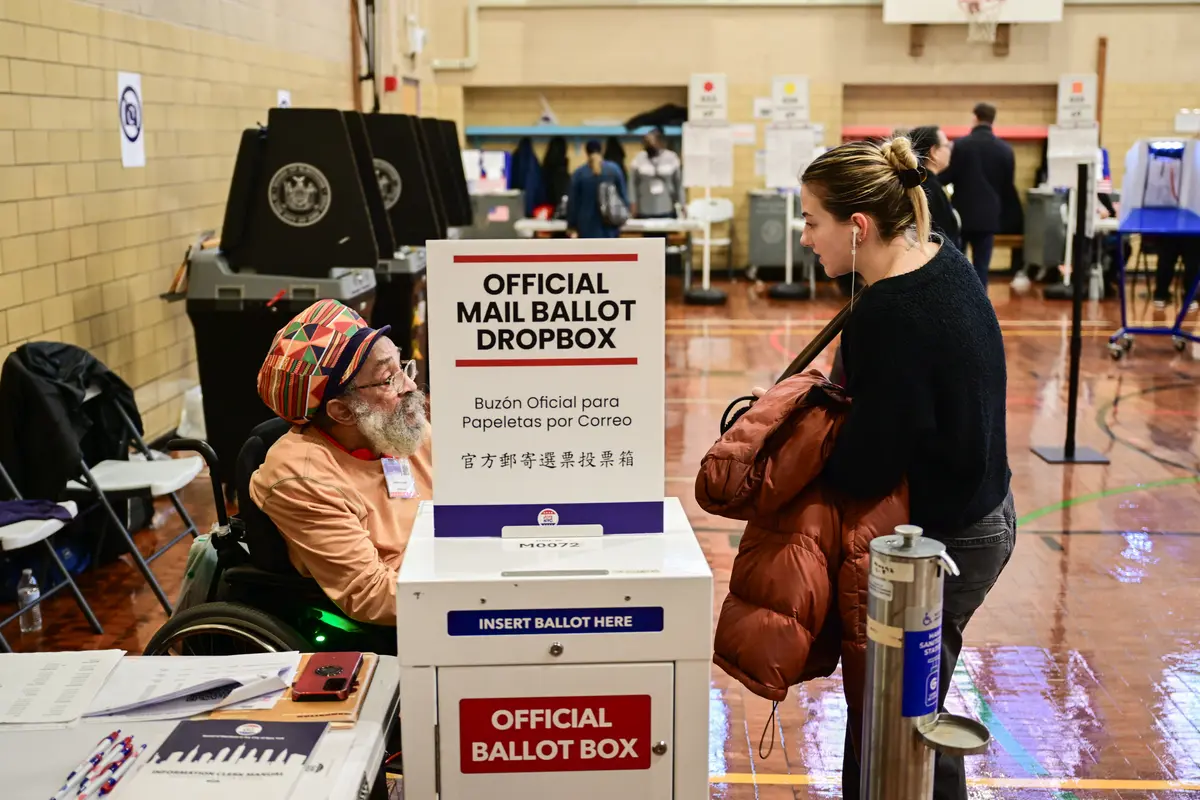 Trump Signs Order Creating National Eligible Voter List, Tightening Mail-in Ballot System