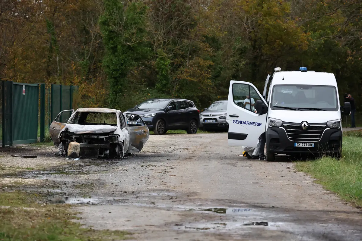 Driver Hits Pedestrians, Cyclists on French Island thumbnail