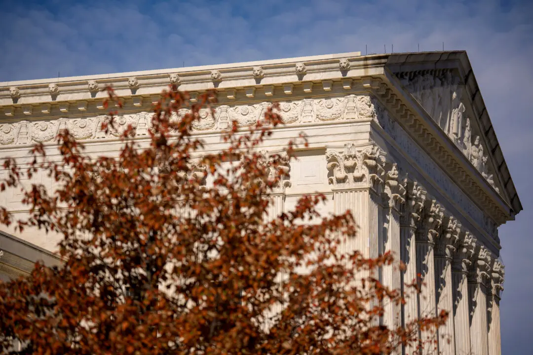 Supreme Court Weighs Legality of Trump’s Tariffs