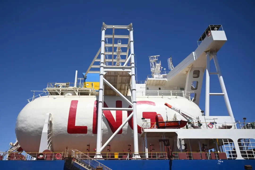 Senator Warns Australia Giving Away Millions of Tonnes of Gas Royalty Free