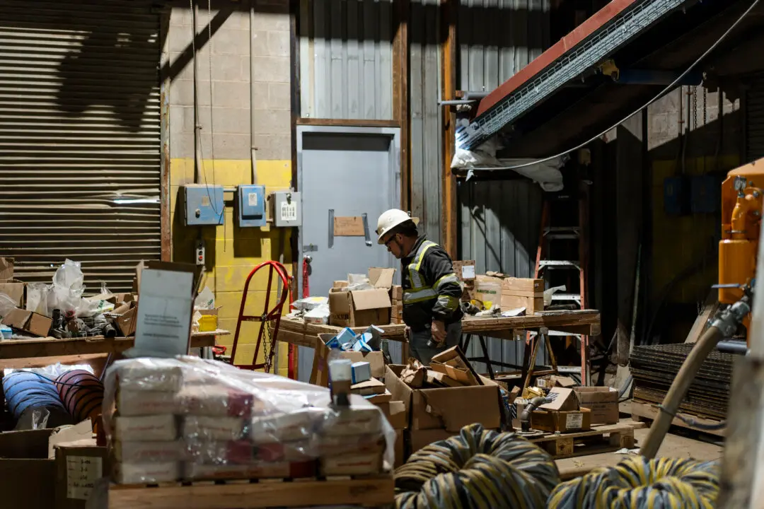 US Manufacturing Growth Extends in December But Momentum Slows as Orders Fall