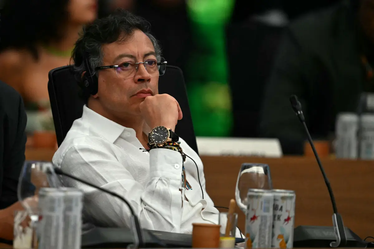 Colombian President Orders Halt to Intelligence Sharing With US Over Drug Boat Strikes thumbnail