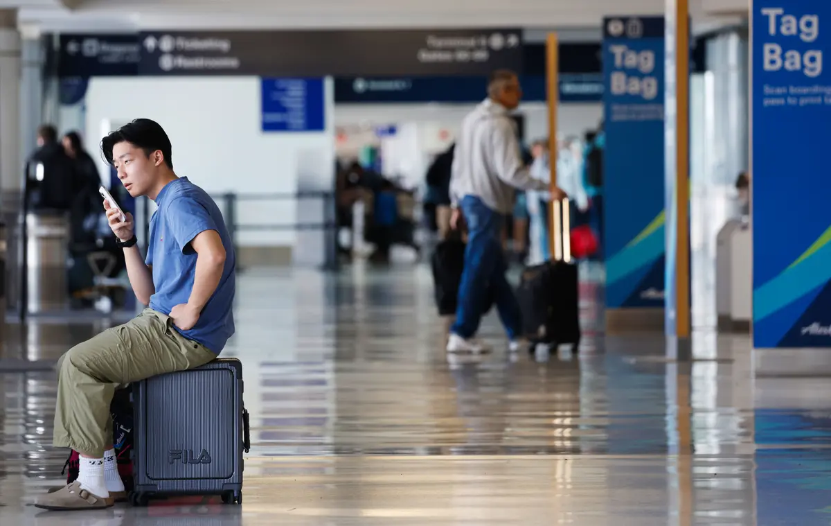 Around 1,000 Flights Canceled Thursday After Government Shutdown Ends thumbnail