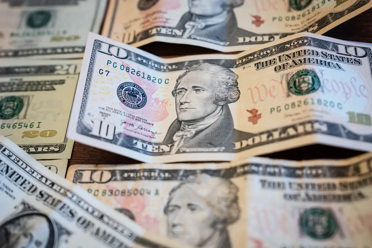 US Dollar Reaches 1-Year High on Fed Rate Hike Bets