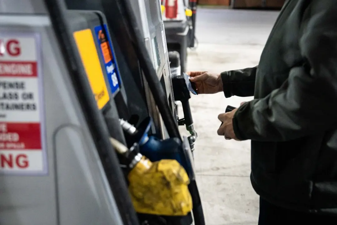 Gas Prices Drop to 4-Year Low Ahead of Thanksgiving