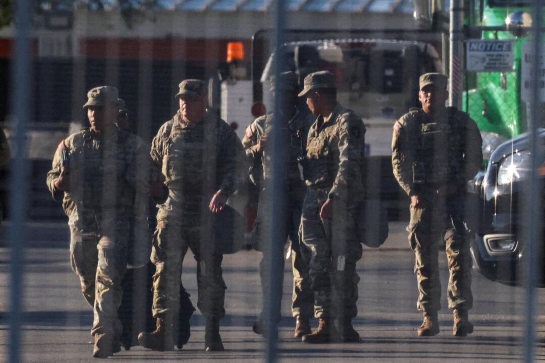 Judge Orders DHS to Release Hundreds of ICE Detainees in Chicago